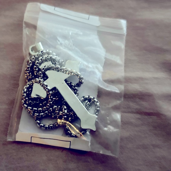 BOGO 50% Off NWT Men's Silver tone Cross Necklace - Picture 1 of 5